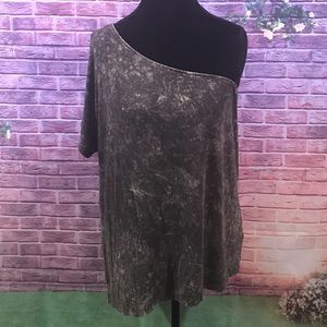 One shoulder gray shirt. Gorgeous marble look !